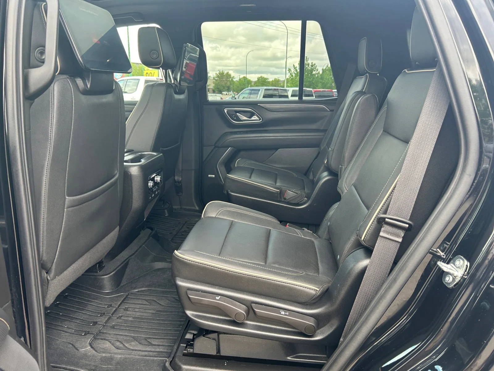 Used 2023 Black GMC SLT 4WD image 20