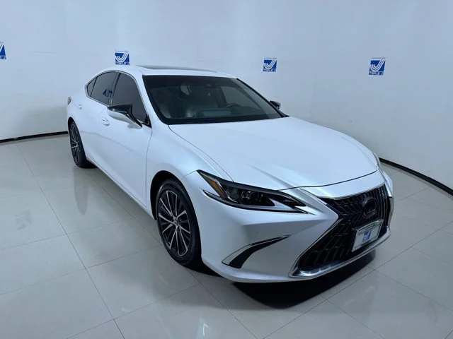 Used 2024 White Lexus ES 350 Luxury image 2
