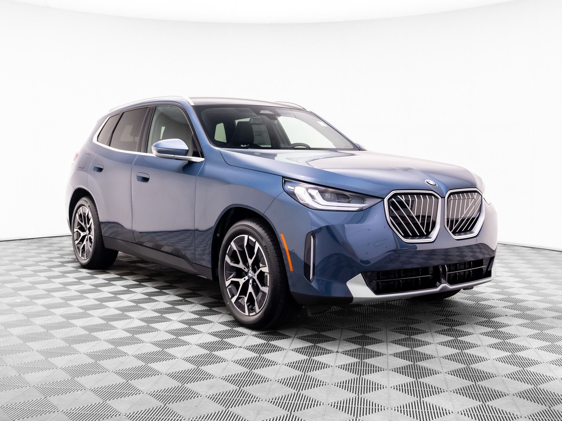 New 2026 Arctic Race Blue metallic BMW 30 xDrive image 9