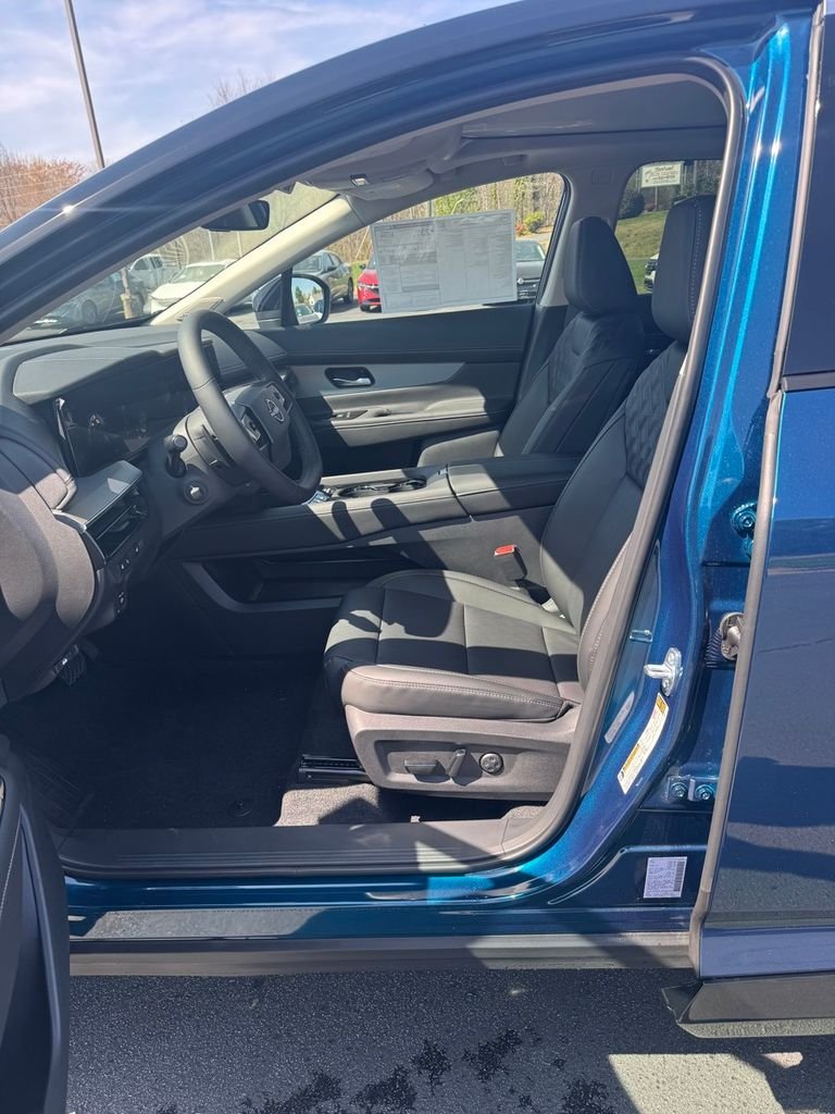 New 2026 Aurora Blue Pearl Metallic / Super Black Two-tone Nissan Platinum image 11