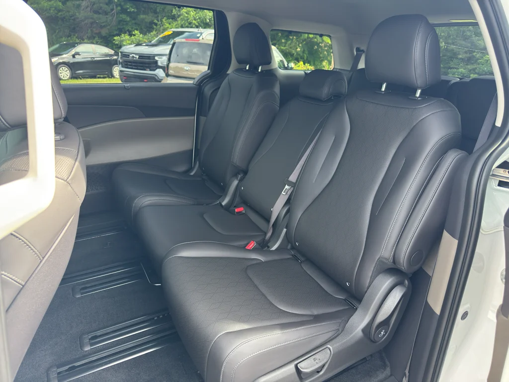 New 2026 Snow White Pearl Kia EX image 15