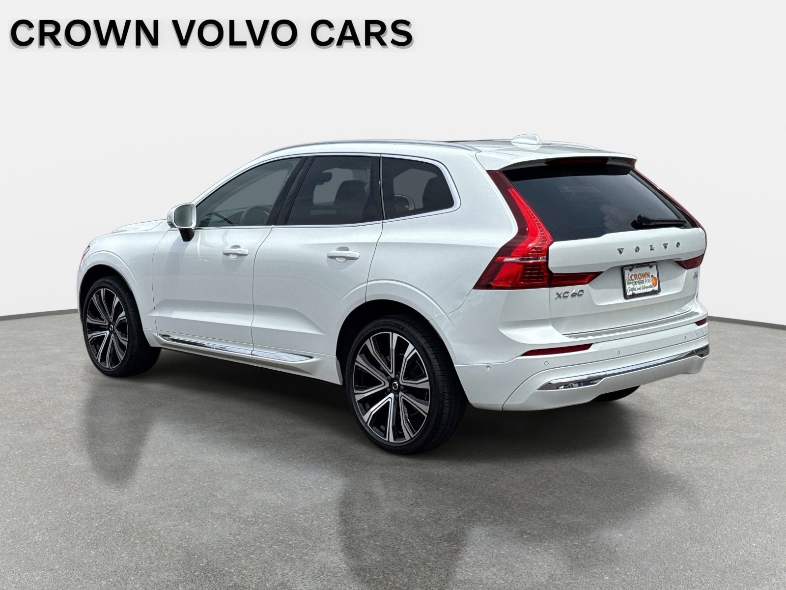 Used 2023 Crystal White Volvo Ultimate Bright Theme image 7