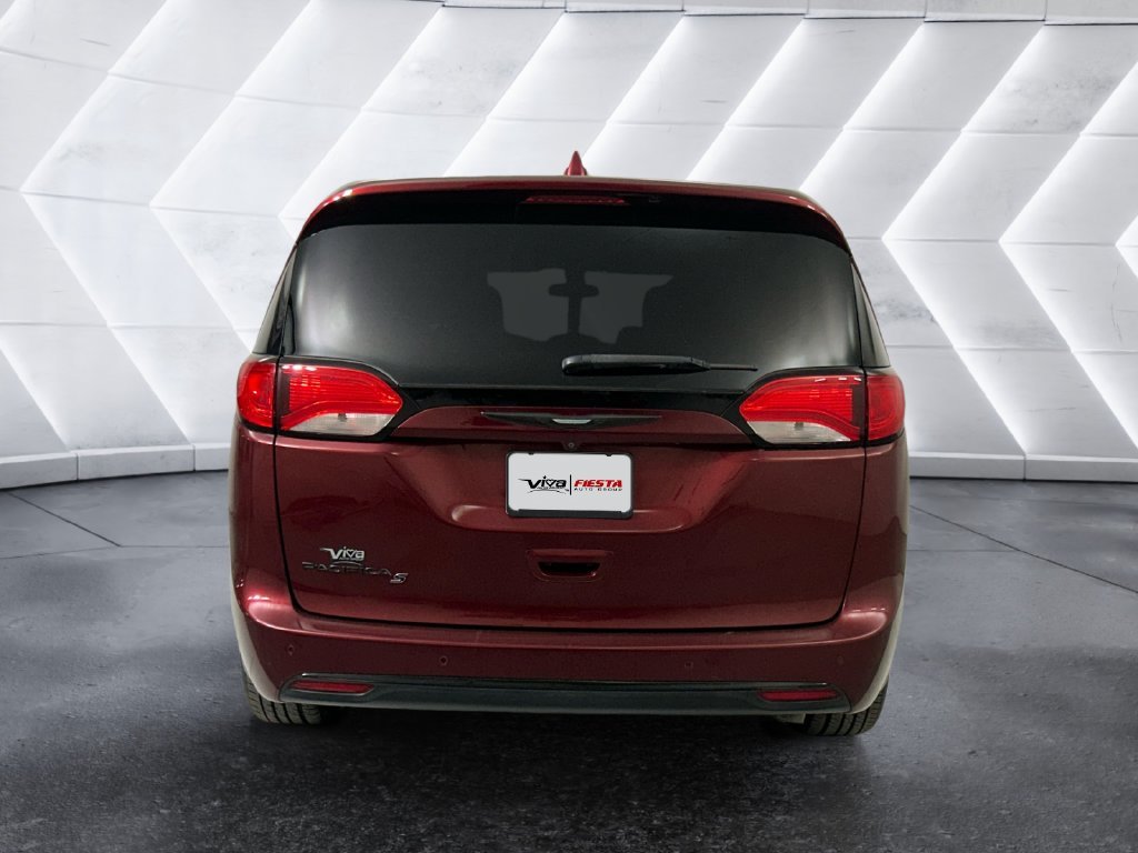 Used 2018 Red Chrysler Touring Plus image 5