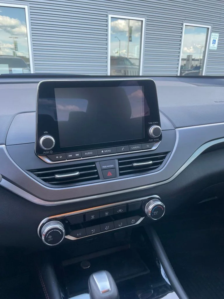 Used 2025 Silver Nissan 2.5 SR image 2