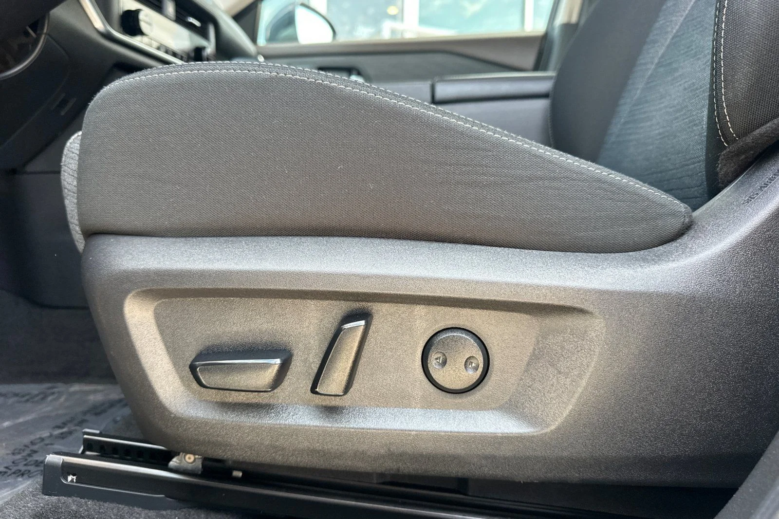 2023 Nissan Rogue SV - Photo 28