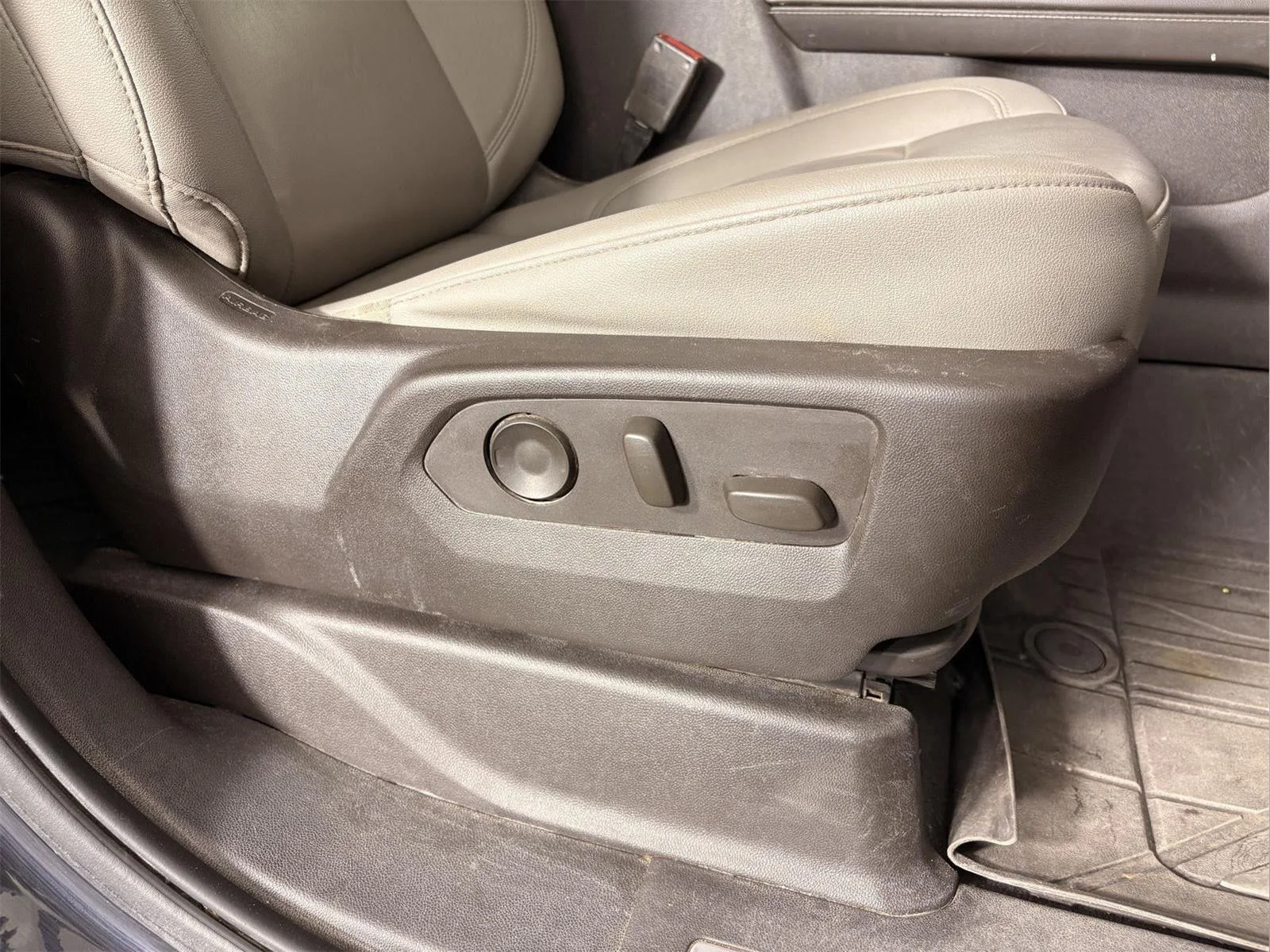 Used 2022 Midnight Blue Metallic Chevrolet LT image 25