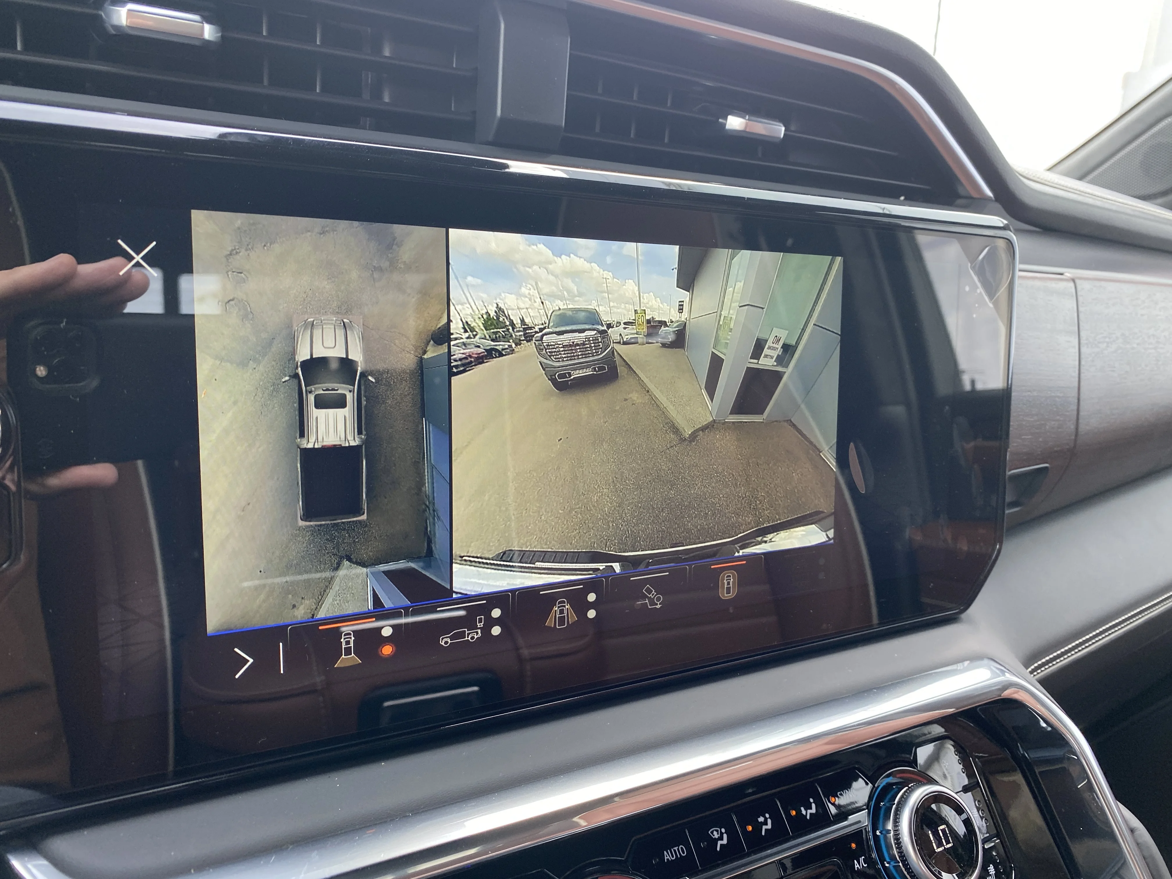 New 2026 GLACIER WHITE TRICOAT GMC Denali Ultimate image 22
