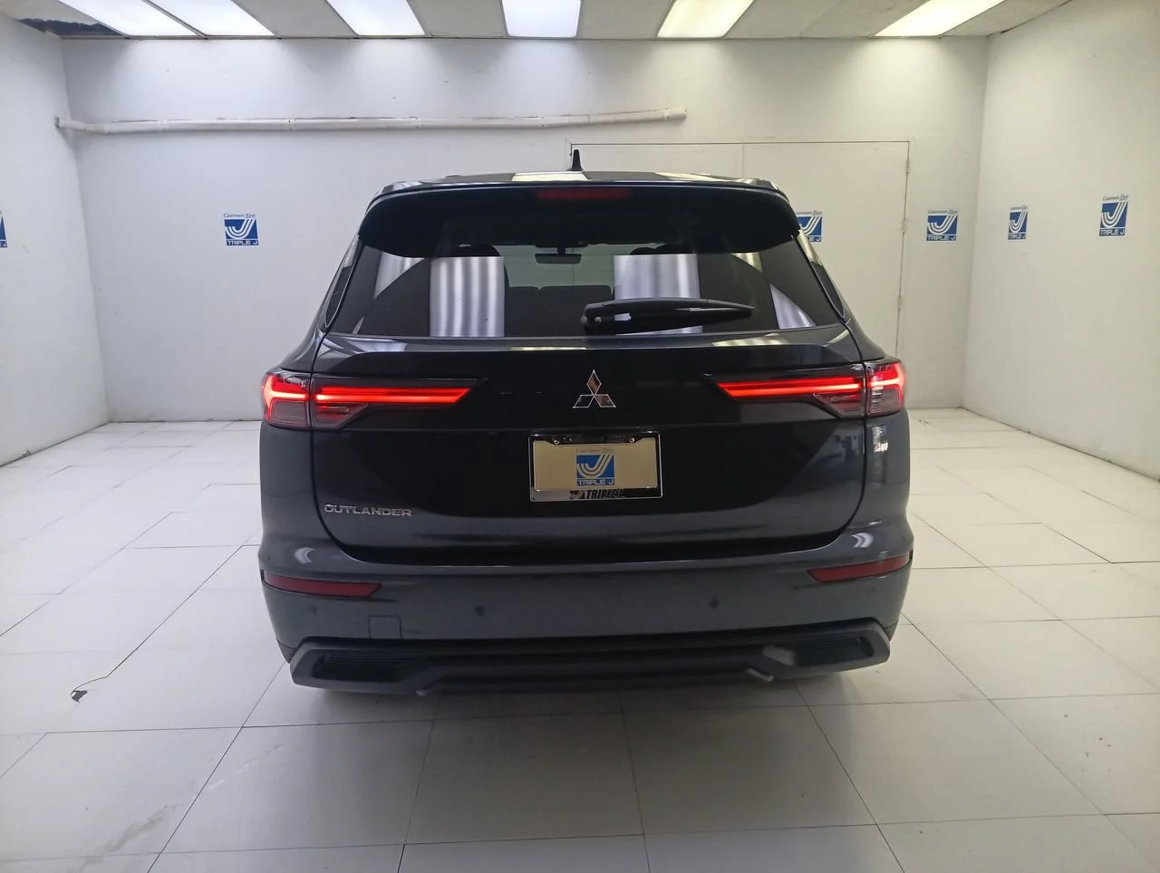 New 2026 Graphite Gray Mitsubishi ES image 7
