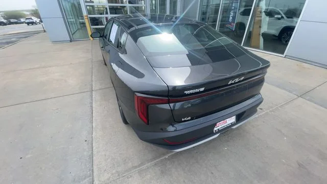 2025 Kia K4 LXS - Photo 8