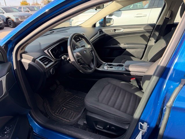 Used 2018 Lightning Blue Ford SE image 5