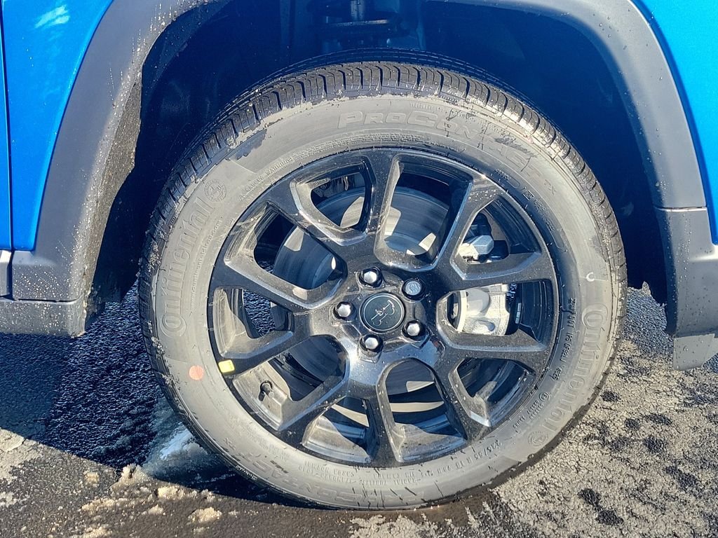 New 2026 Hydro Blue Pearlcoat Jeep Latitude image 5