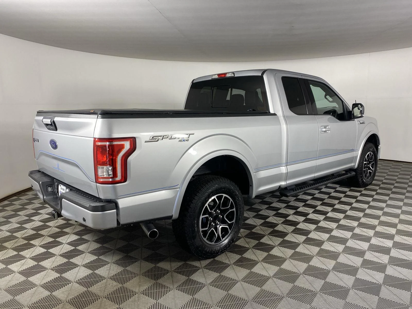 Used 2016 Ingot Silver Metallic Ford XLT image 7