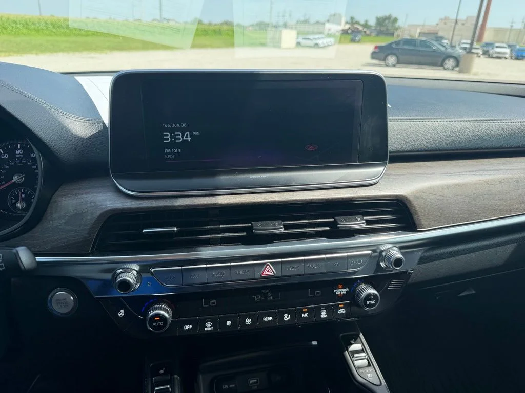 Used 2022 Black Kia EX image 17