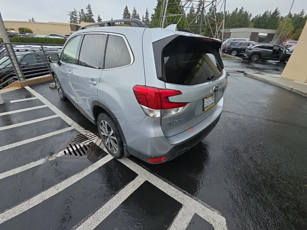 Used 2019 Ice Silver Metallic Subaru Limited image 4