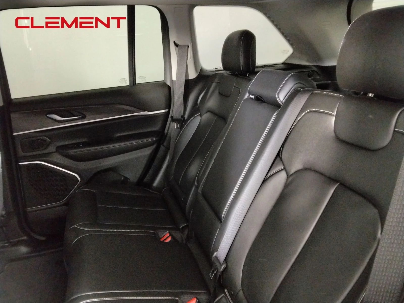 Used 2022 Black Jeep 4xe image 32