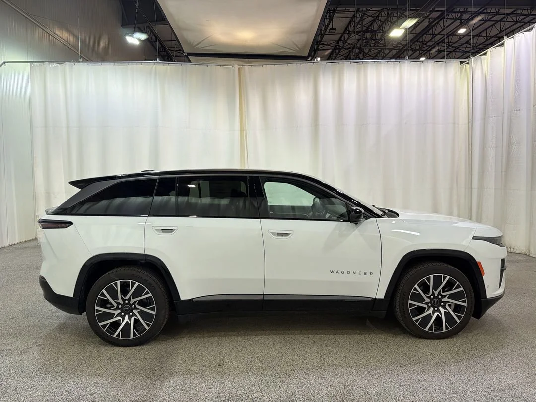 Used 2025 Bright White Clearcoat Jeep Limited image 5