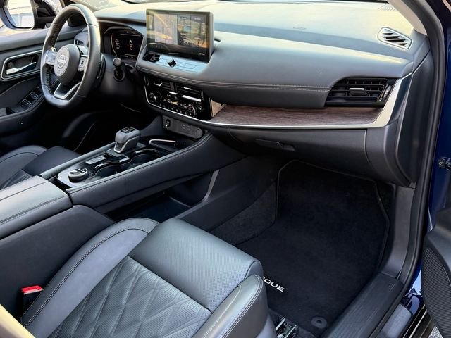 Used 2024 Blue Nissan Platinum image 17