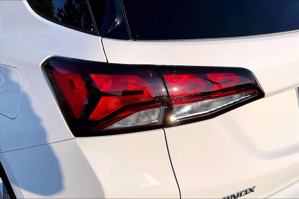 Used 2022 White Chevrolet LS image 27