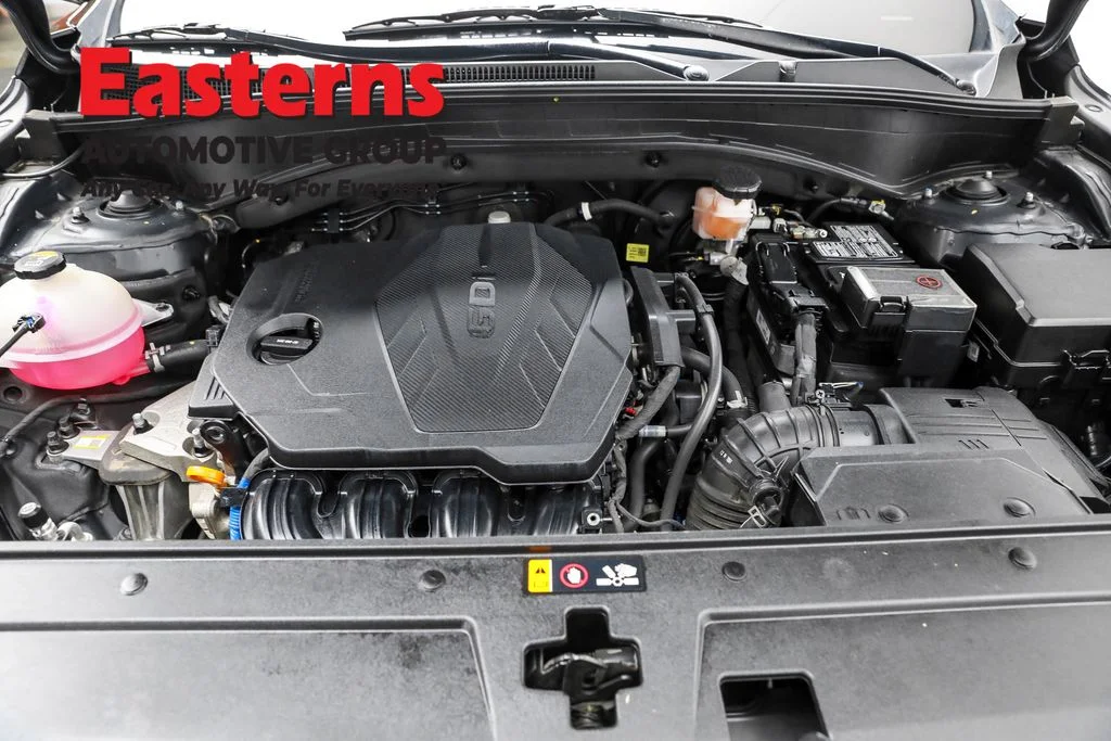 Used 2023 Black Hyundai SEL image 7