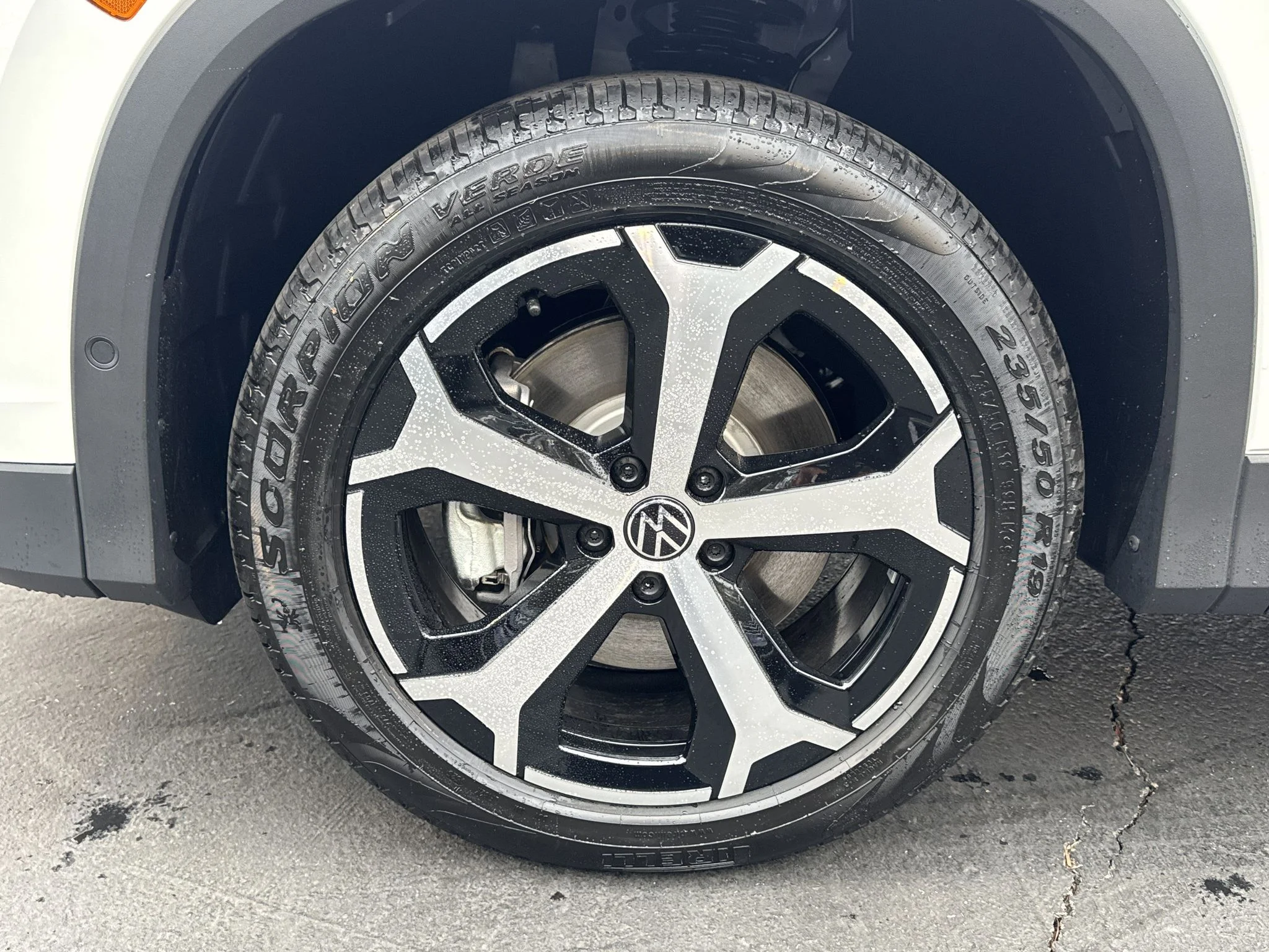 New 2026 Pure White Volkswagen SE image 11