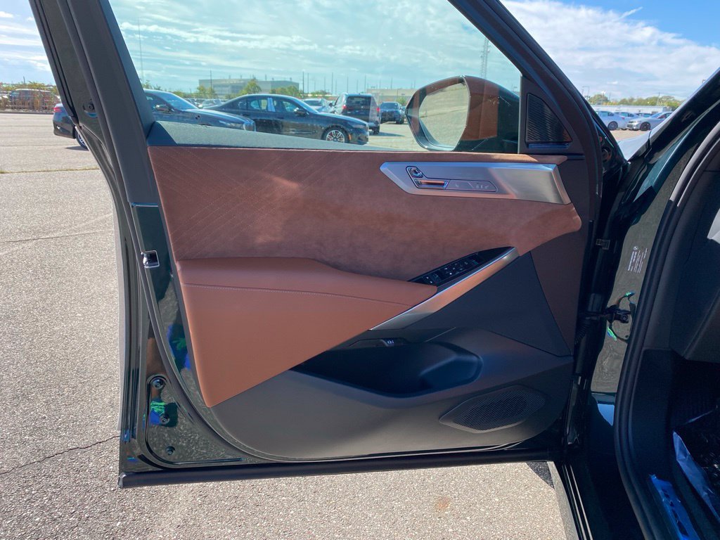 New 2027 Vancouver Green Metallic BMW 40 xDrive image 16