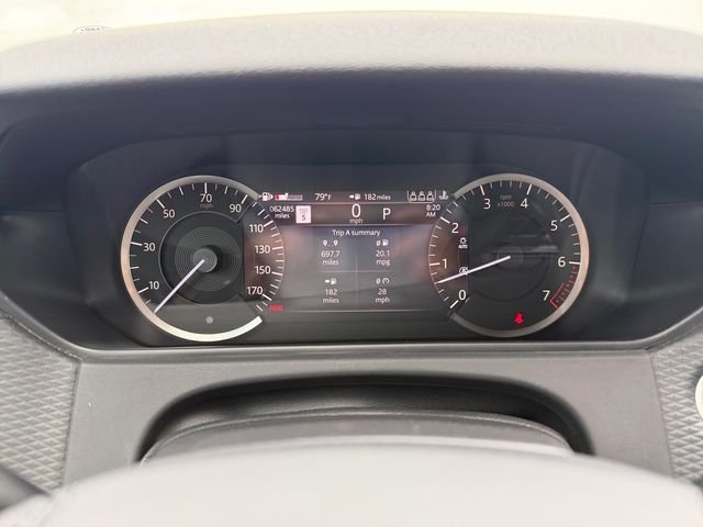 Used 2023 White Land Rover R-Dynamic S MHEV image 14