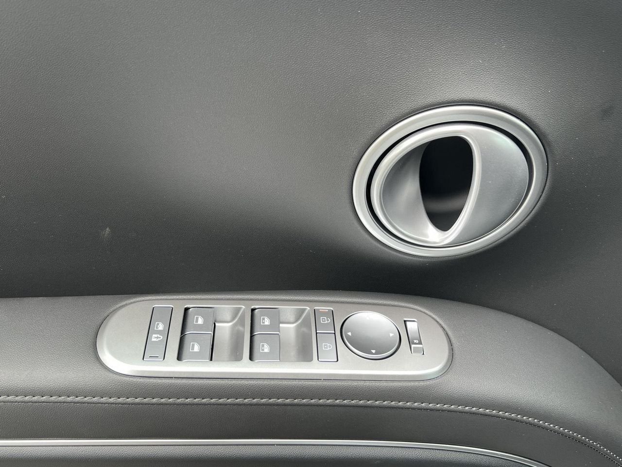 New 2026 Creamy White Pearl Hyundai SE AWD image 30