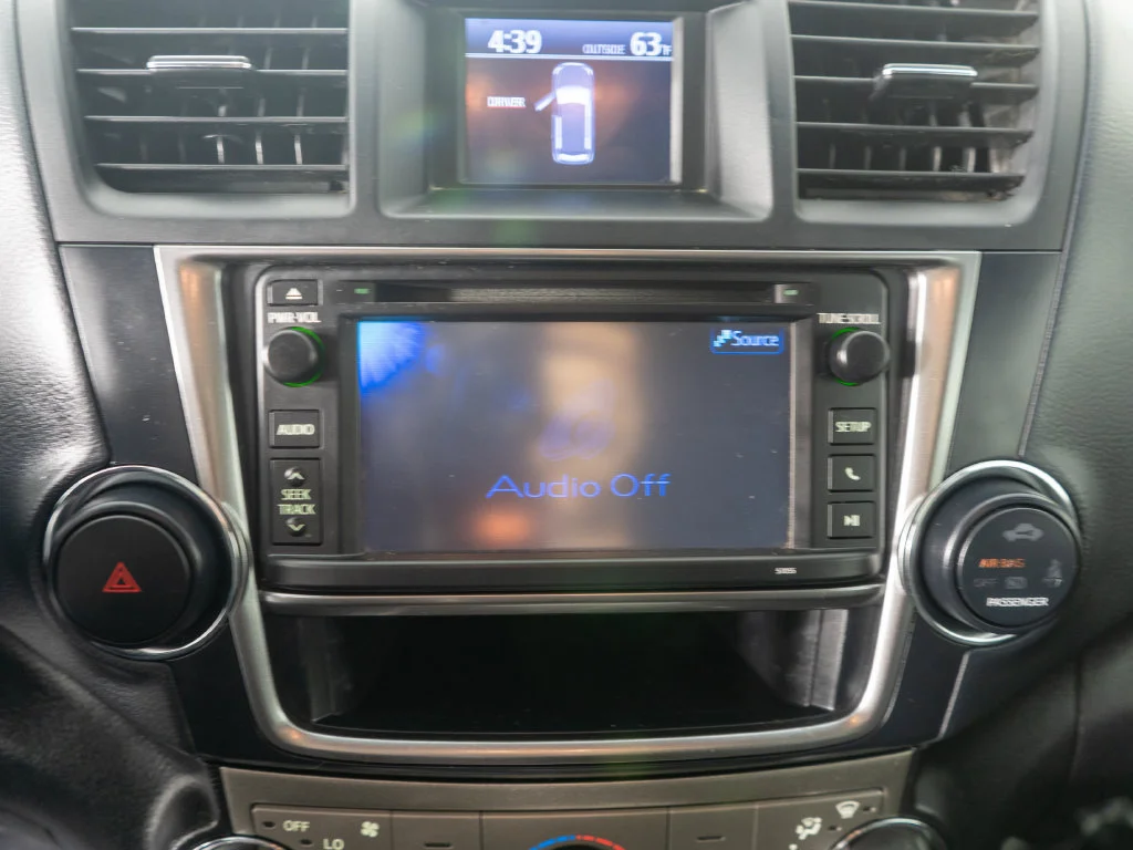 Used 2013 Blue Toyota SE image 19