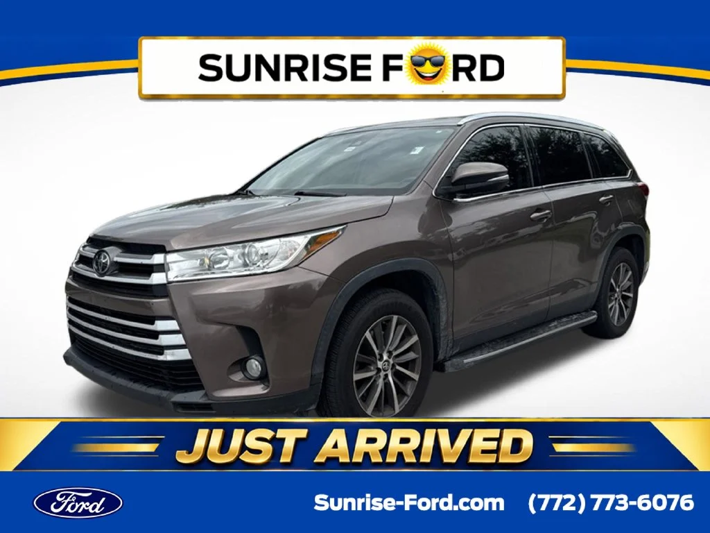 Certified Used 2019 Toasted Walnut Pearl Toyota XLE image 1
