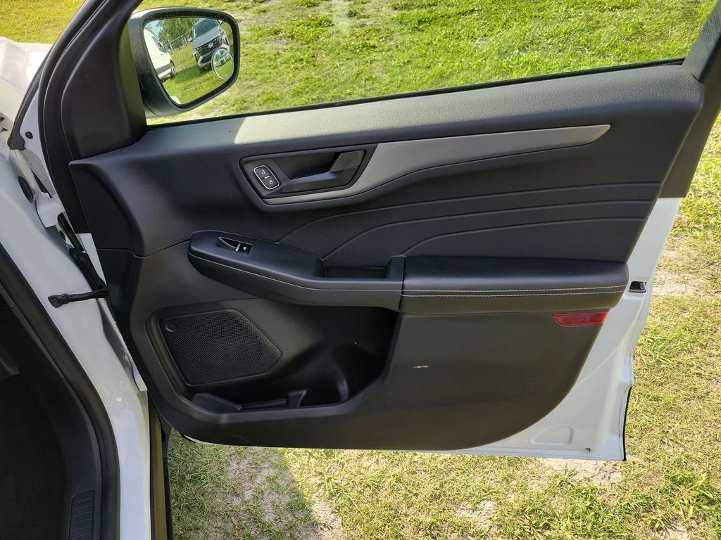 Used 2023 White Ford Active image 38