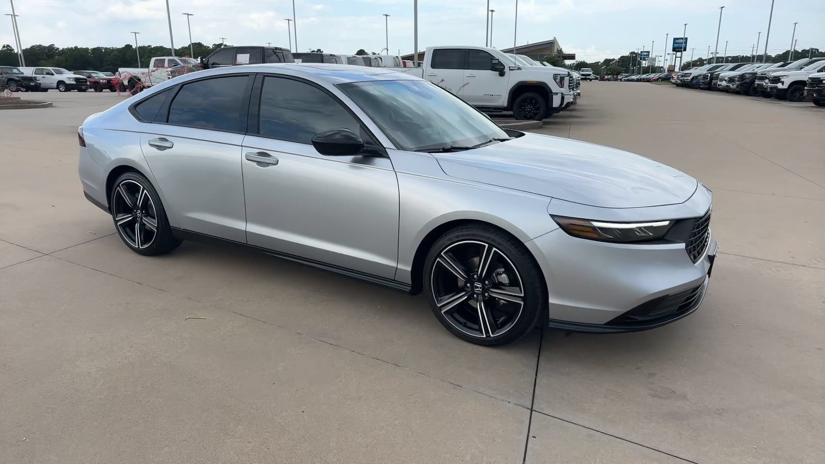 Used 2026 Silver Honda SE image 3