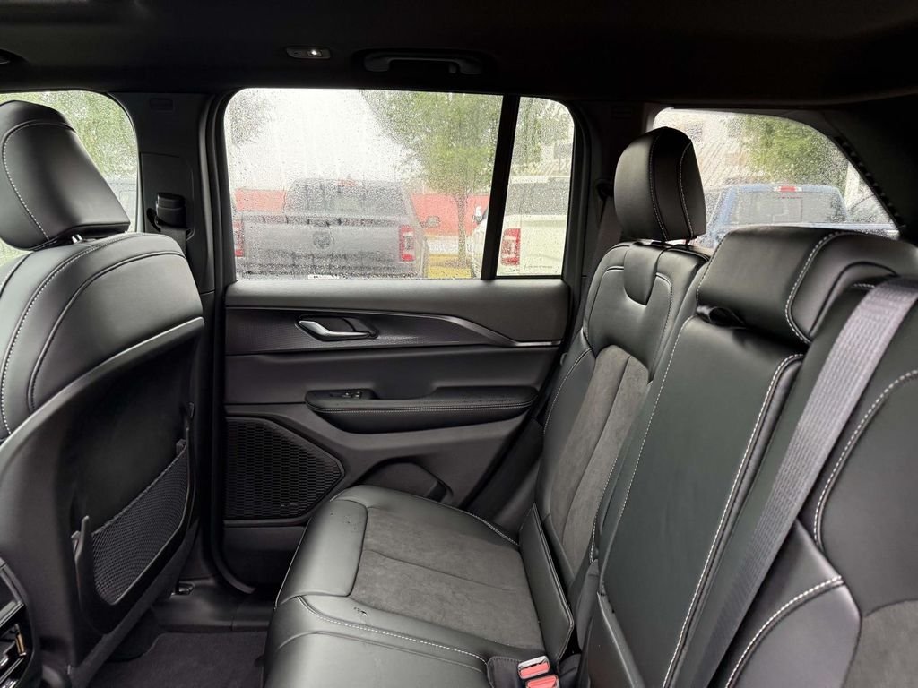 2025 Jeep Grand Cherokee Altitude - Photo 17
