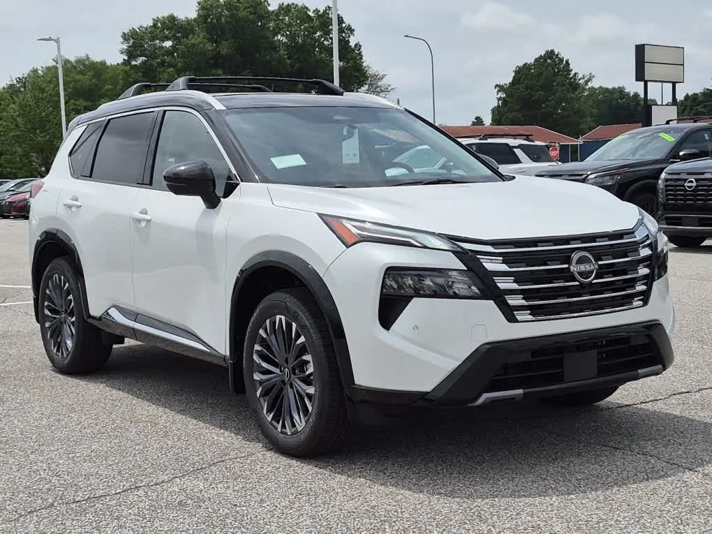 New 2026 Everest White Pearl TriCoat / Super Black Two-tone Nissan Platinum image 2