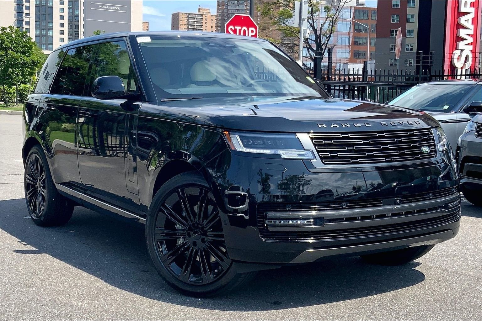New 2026 Santorini Black Land Rover SE image 2