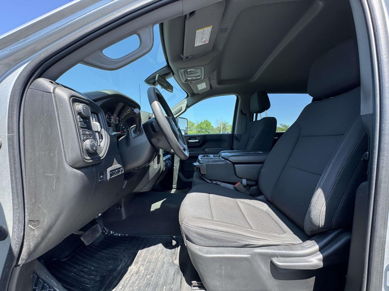 Used 2022 Silver Ice Metallic Chevrolet Custom image 22