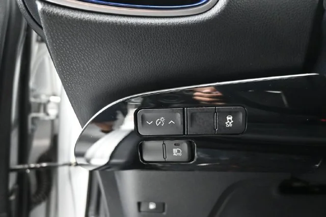 Used 2016 Silver Toyota Four Touring image 15