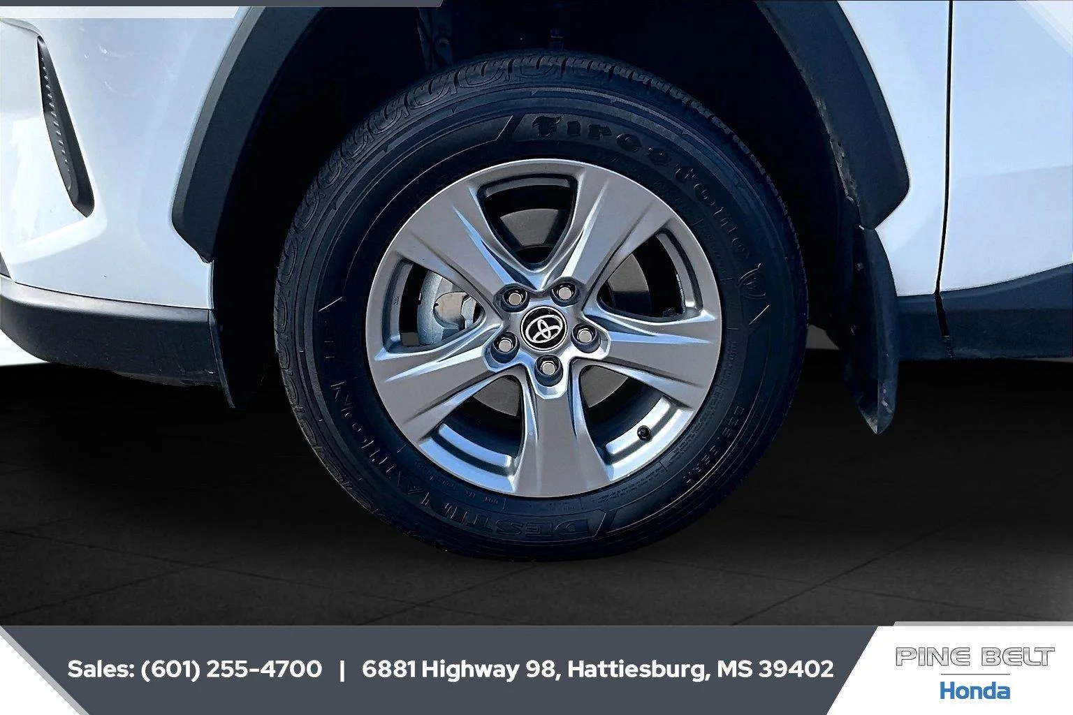 Used 2025 Ice Cap Toyota XLE image 7