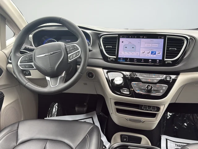 Used 2024 White Chrysler Touring L image 11