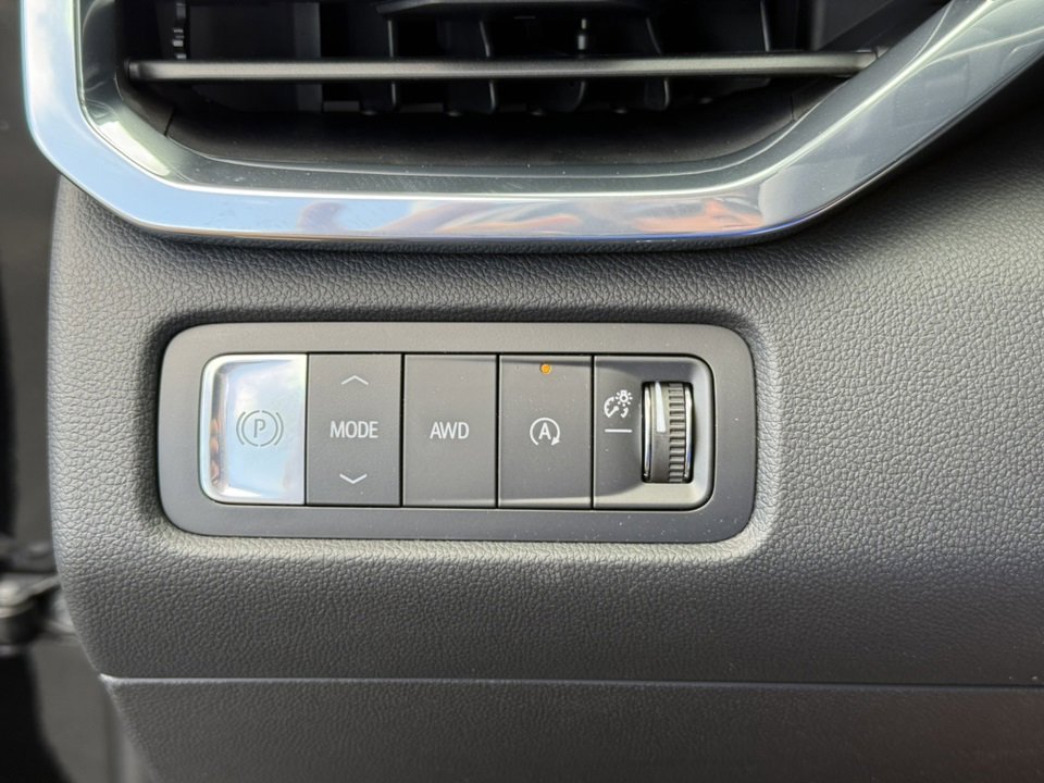 2026 GMC ACADIA - Image 18