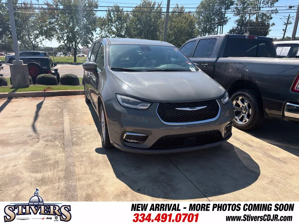 Used 2023 White Chrysler Touring L image 3