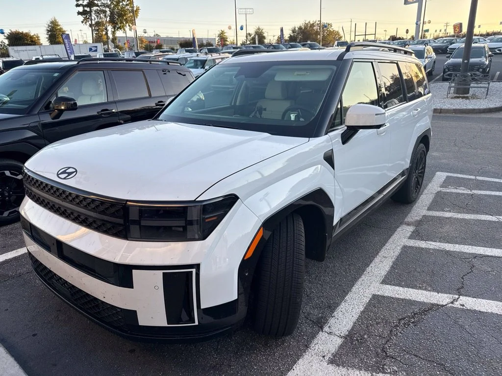 Used 2025 White Hyundai Calligraphy image 2