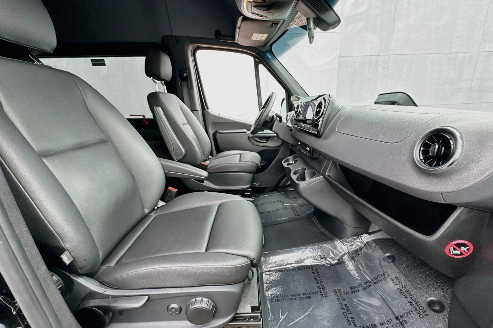 Used 2025 Obsidian Black Metallic Mercedes-Benz  image 24