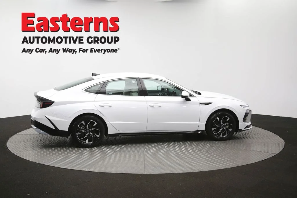 Used 2025 White Hyundai SEL image 44