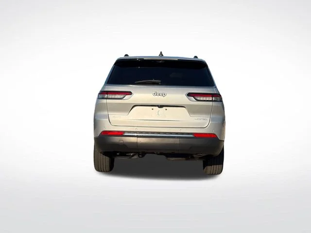 Used 2024 Silver Jeep Limited image 30