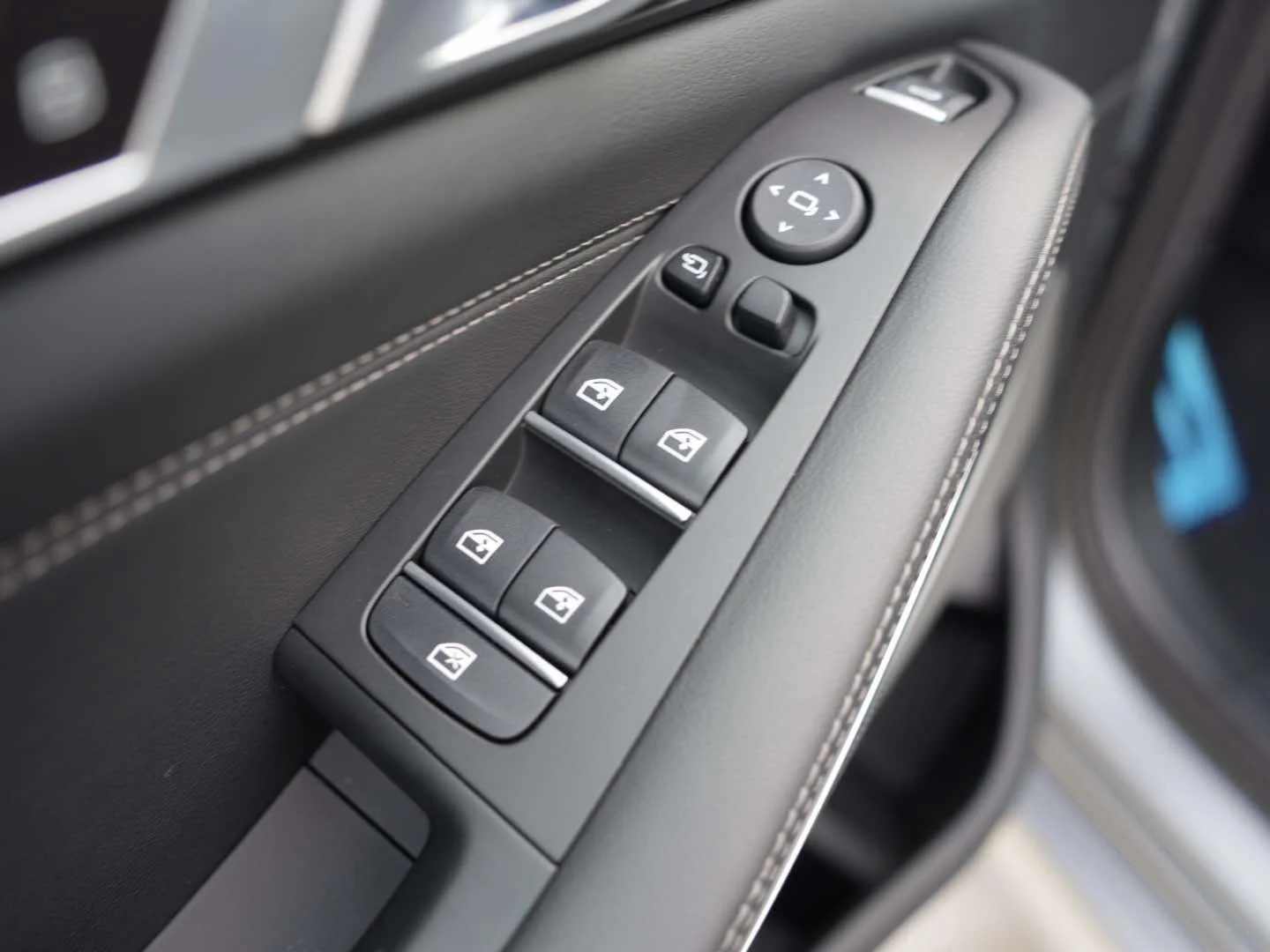 New 2026 Frozen Pure Grey Metallic BMW M60i image 14