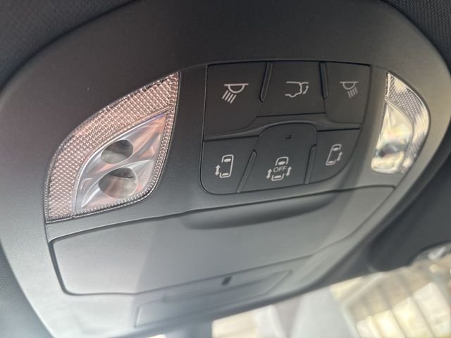 New 2026 Diamond Black Crystal Pearl-Coat Exterior Paint Chrysler Select image 18