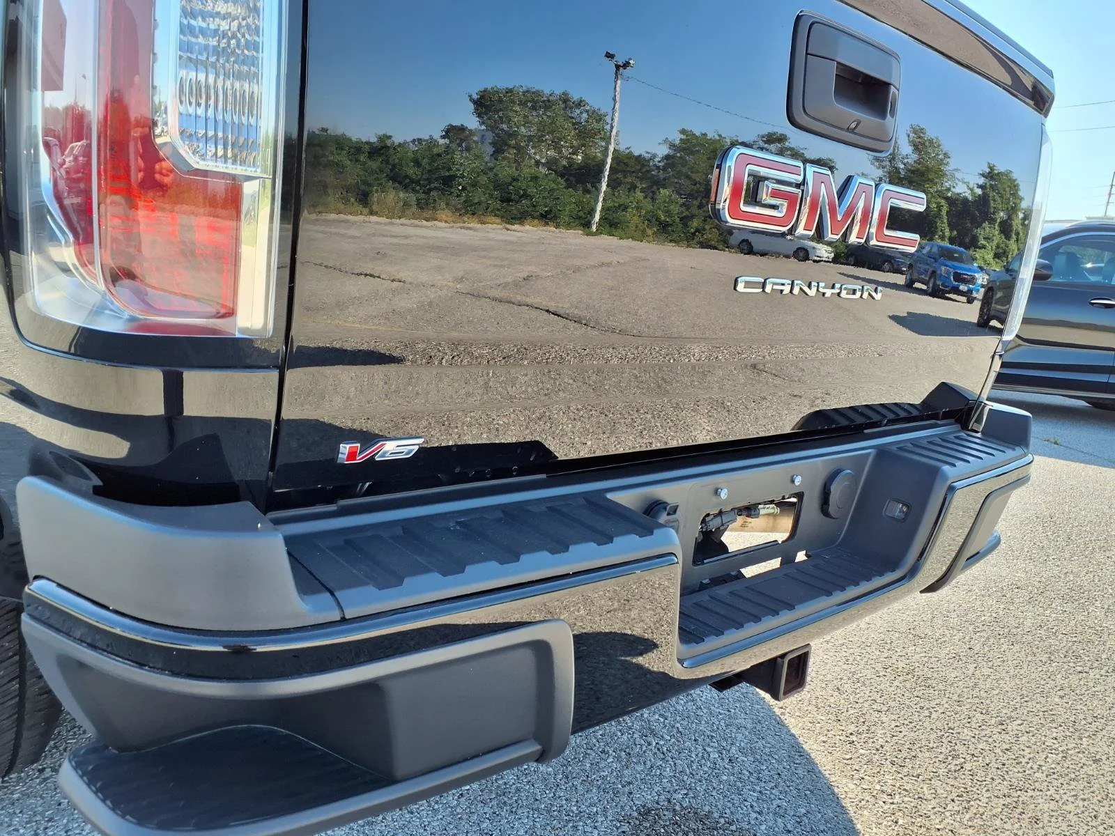 Used 2022 Onyx Black GMC 4WD Elevation image 28