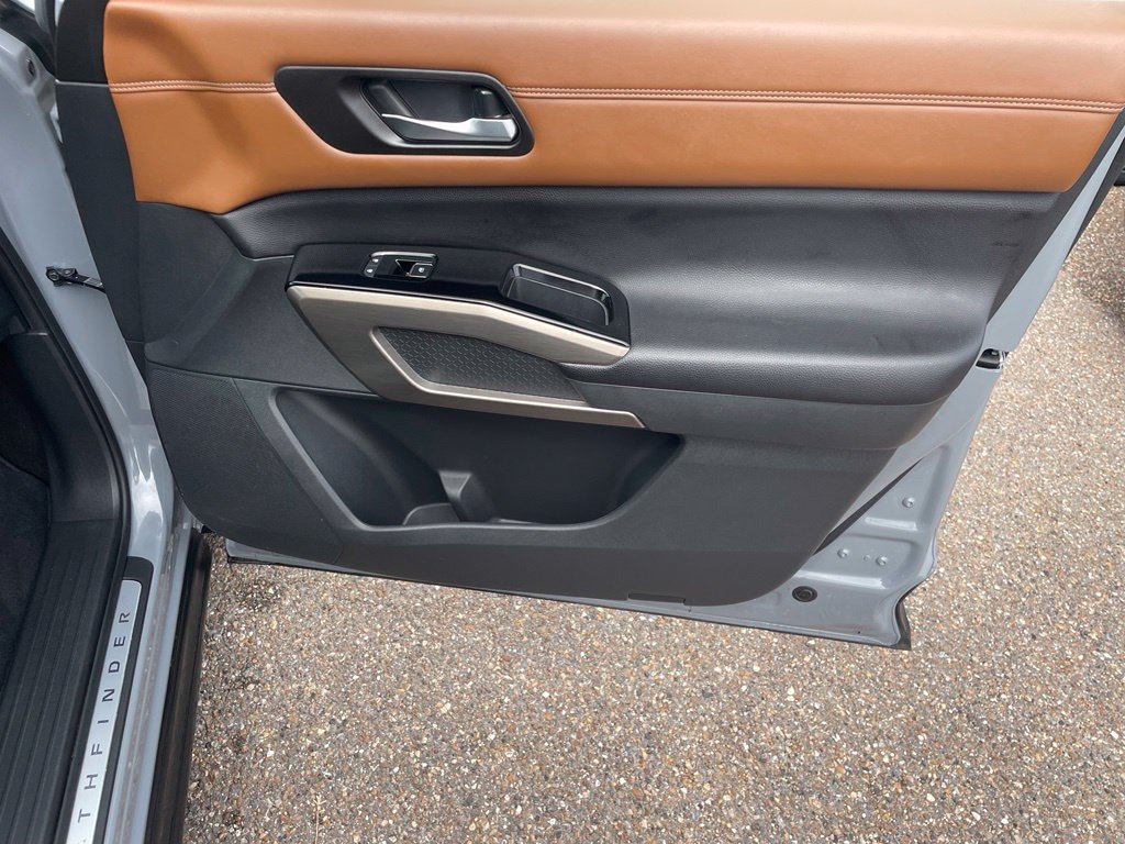 Used 2024 Gray Nissan Platinum image 28