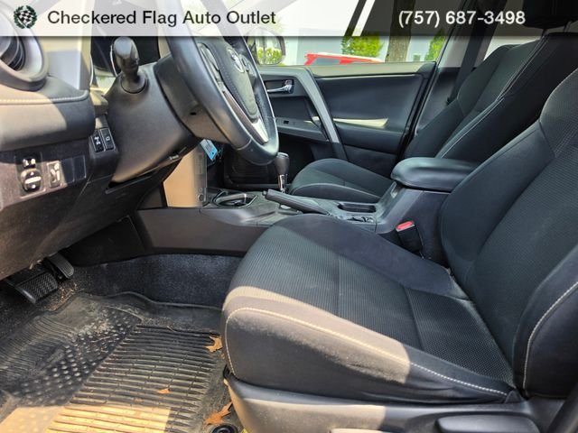 Used 2016 Magnetic Gray Metallic Toyota XLE image 9