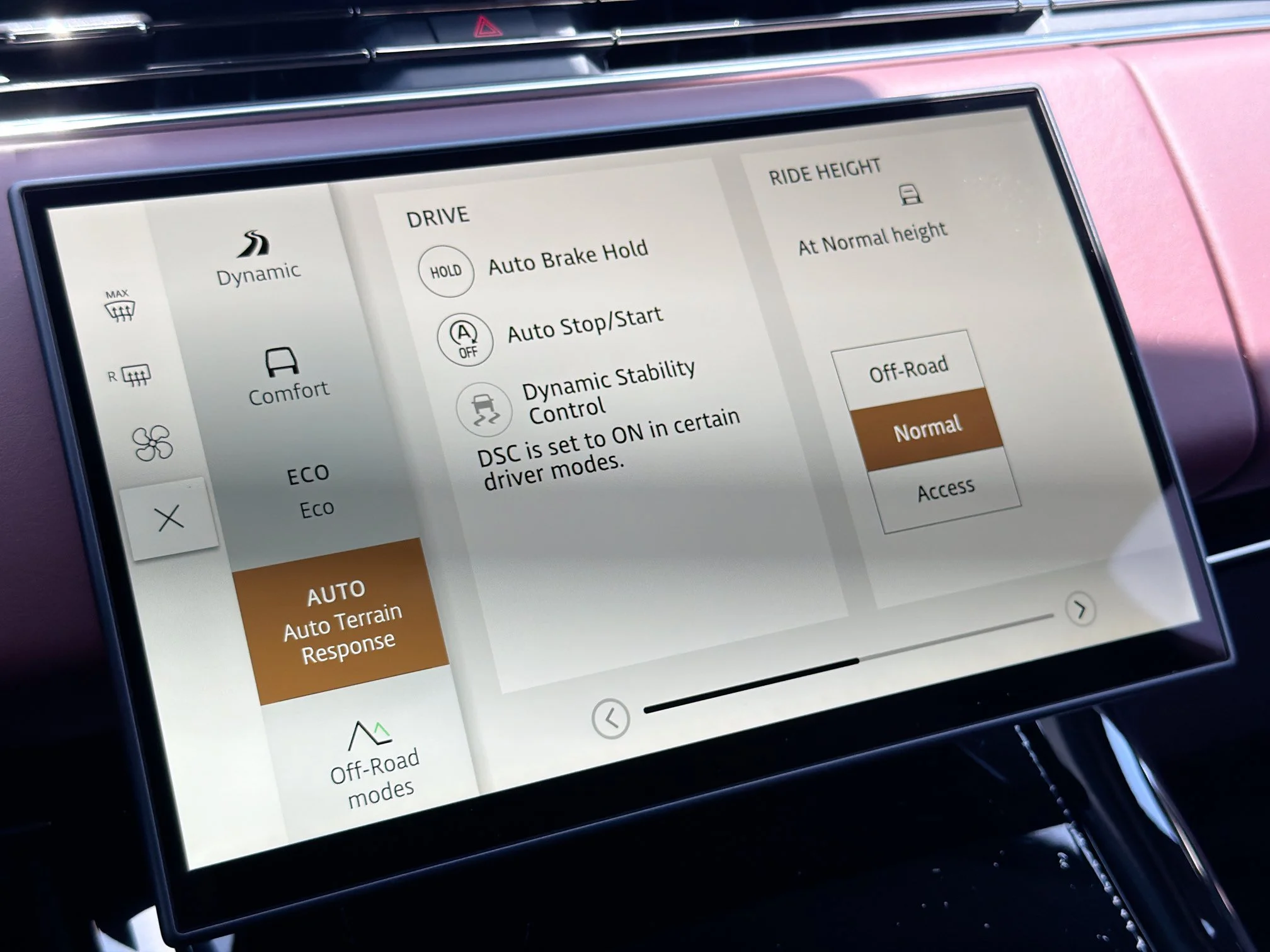 New 2026 Santorini Black Land Rover Dynamic SE image 31